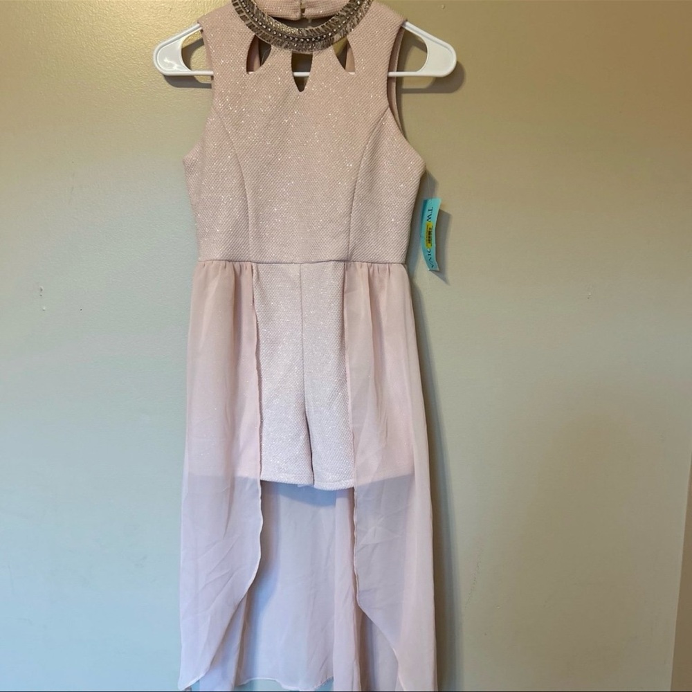 Elegant Pink Sleeveless Dress with‎ Beaded Neckline